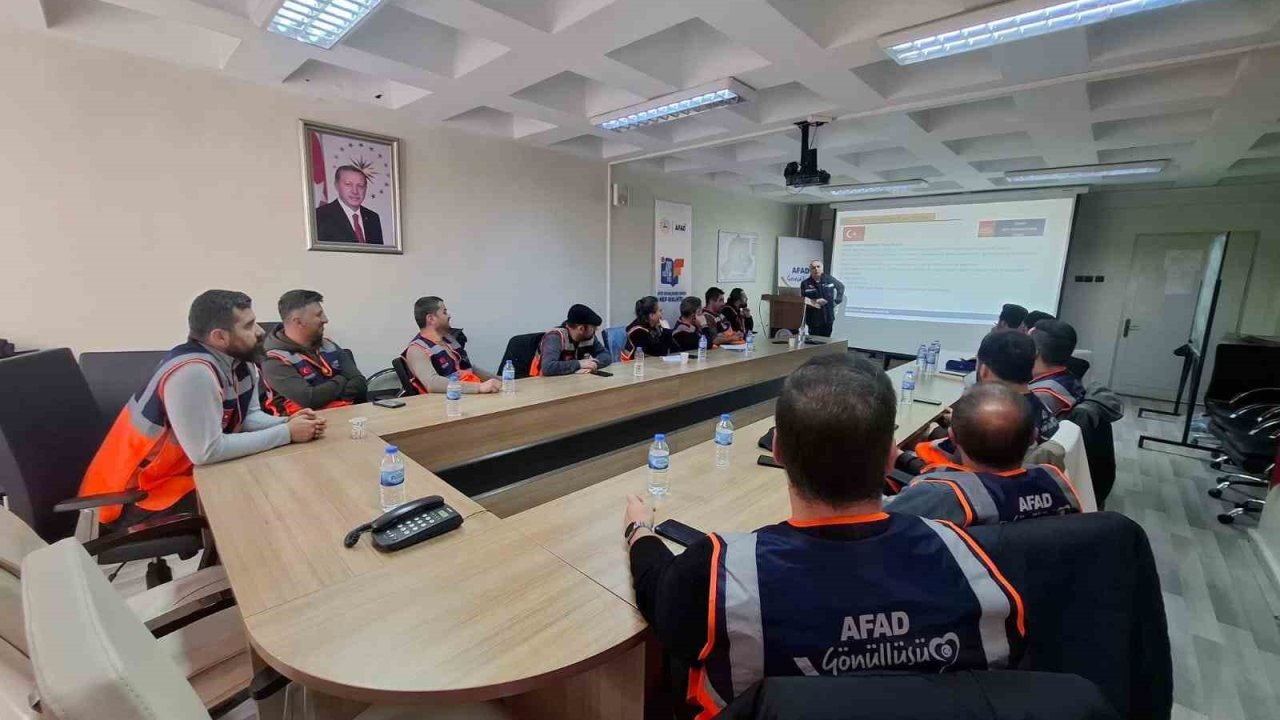 Bayburt’ta MEB AKUB ekiplerine destek AFAD gönüllüsü eğitimi başladı