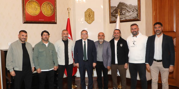 Sarıkamış Kayak ve Snowboard Eğiticiler Derneği Vali Polat'ı ziyaret etti