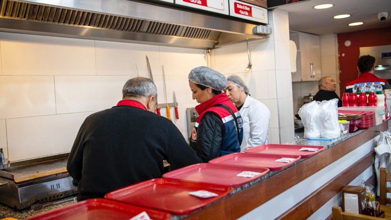 Kuşadası Belediyesi halk sağlığıyla oynayanları affetmiyor