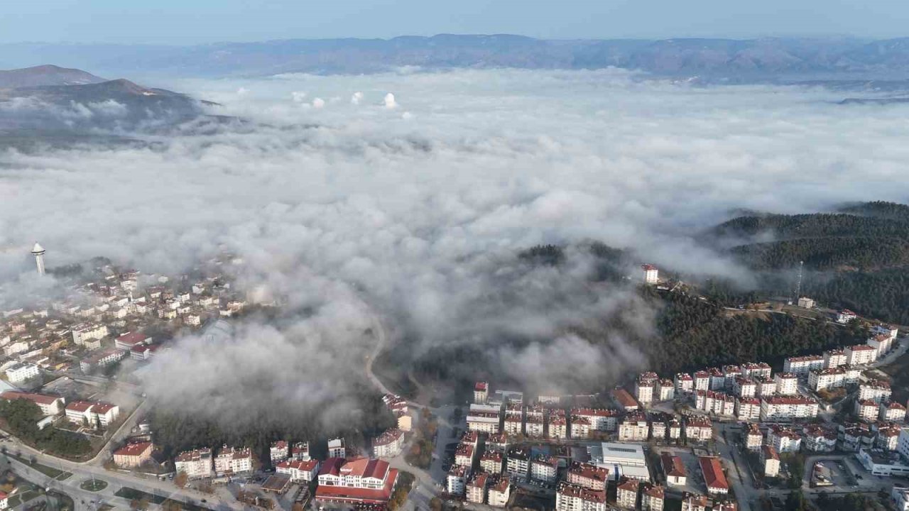 Boyabat güne sis perdesiyle uyandı