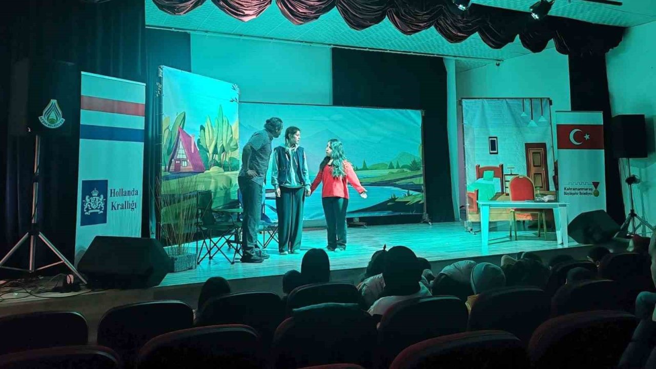 Kahramanmaraş’ta miniklere özel tiyatro