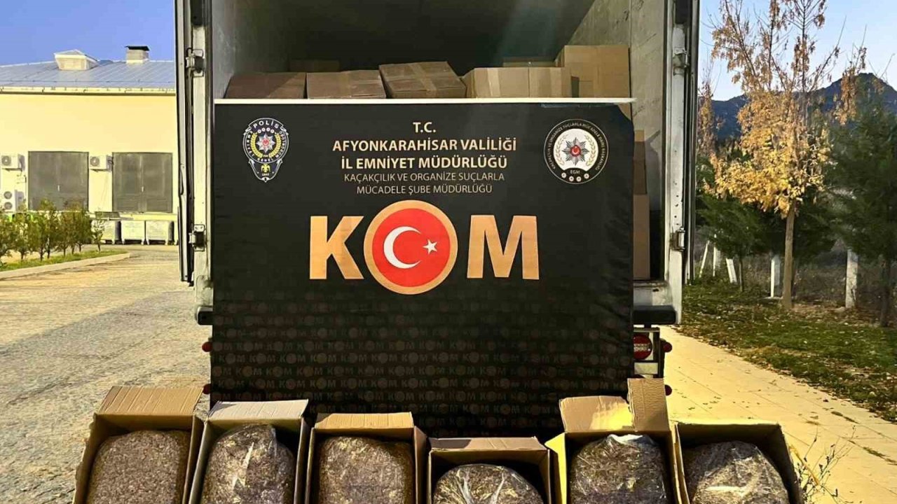 Polis yaklaşık 3 ton kaçak tütün ele geçirdi