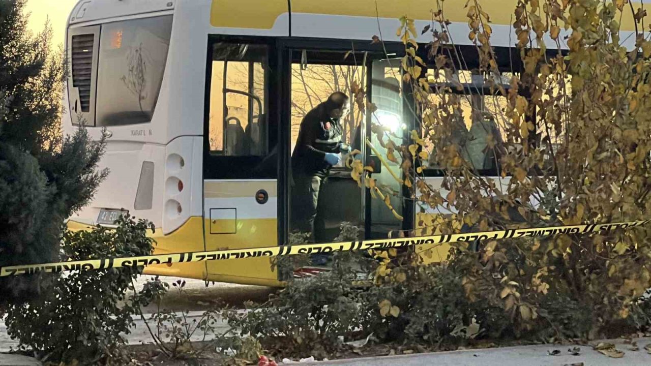Otobüsteki bıçaklamanın sebebi ’yan baktın’ meselesi çıktı