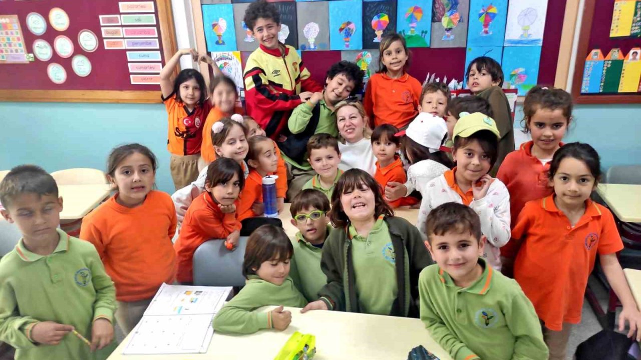Alaçatı’da ilkokul öğrencilerinden anlamlı dayanışma
