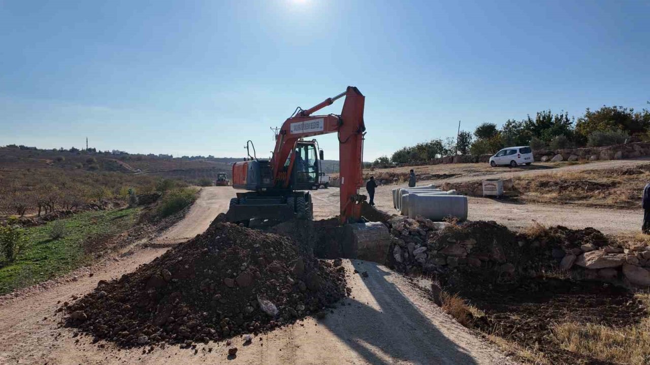 Bozova’da deforme olan yol yenileniyor