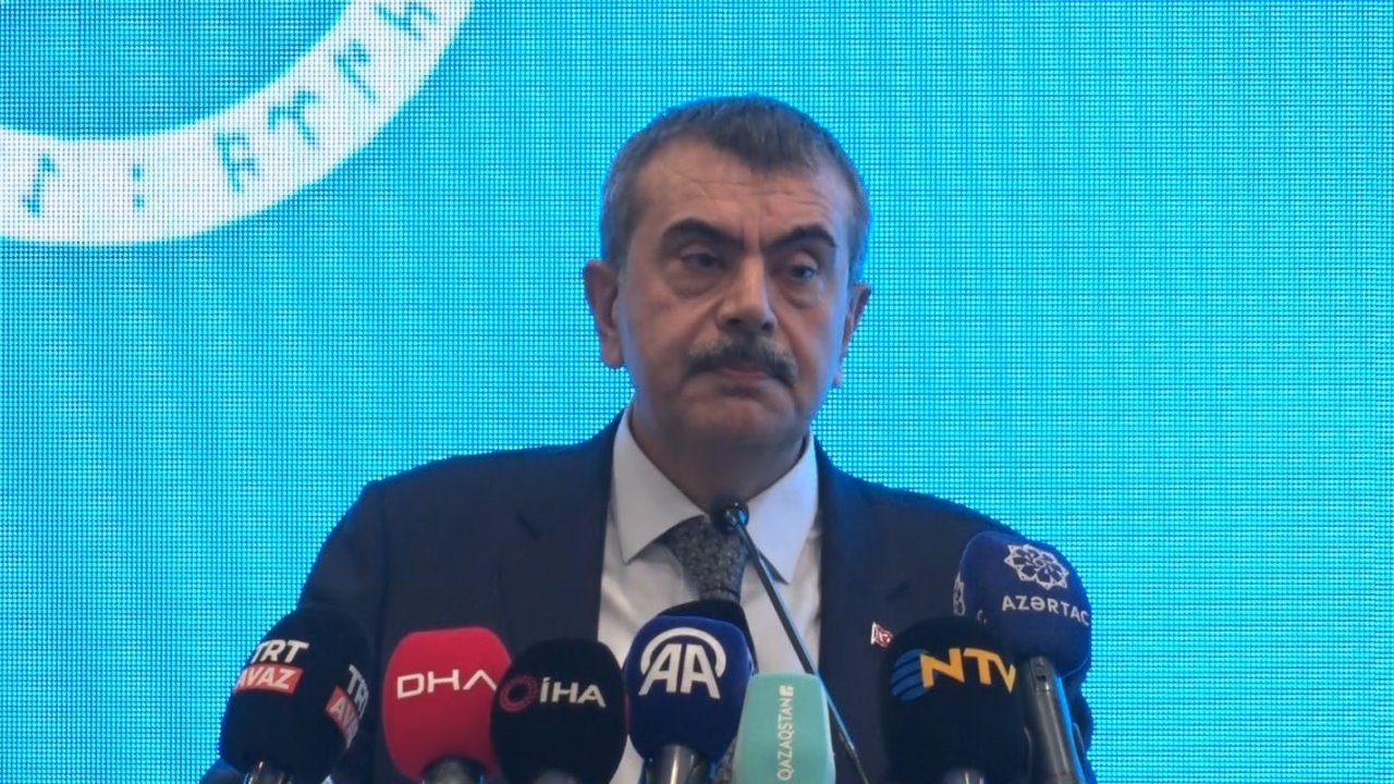 Bakan Tekin: "Türk dili ve edebiyatından sosyal bilgilere kadar her alanda müfredatımızı inceleyen komisyon kurduk"