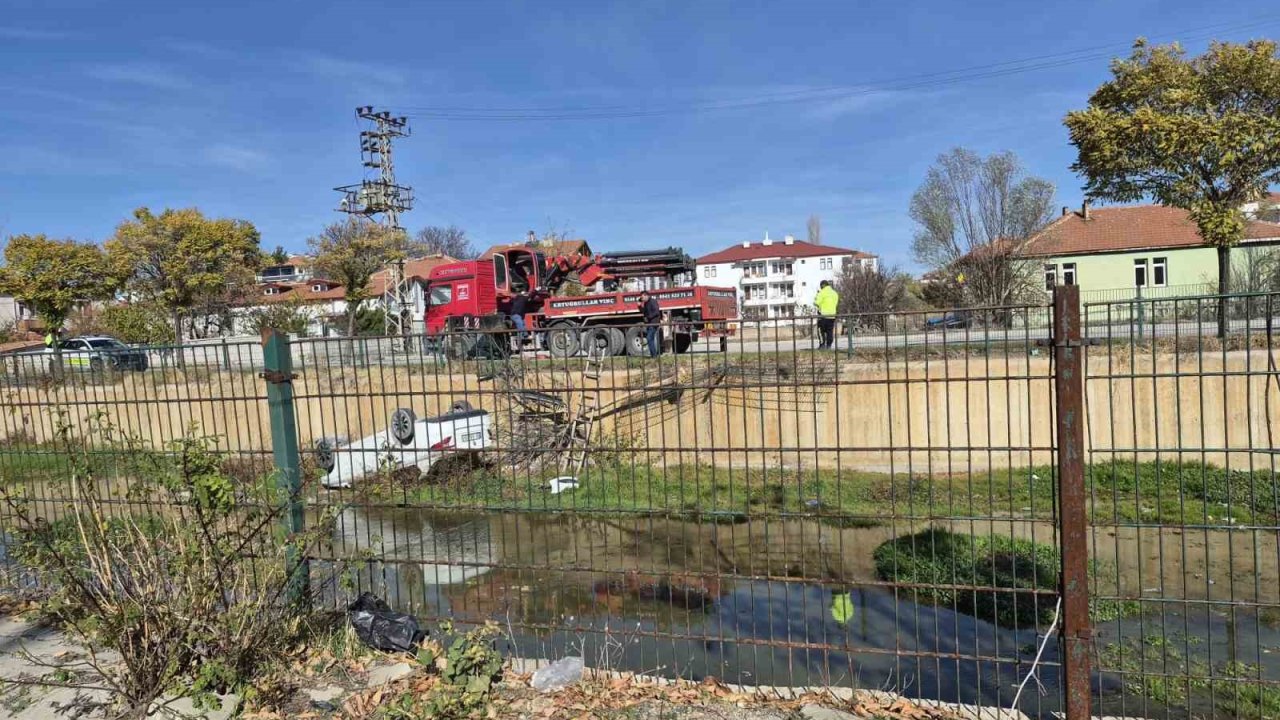 Yozgat’ta araç kanala uçtu 1 kişi yaralandı