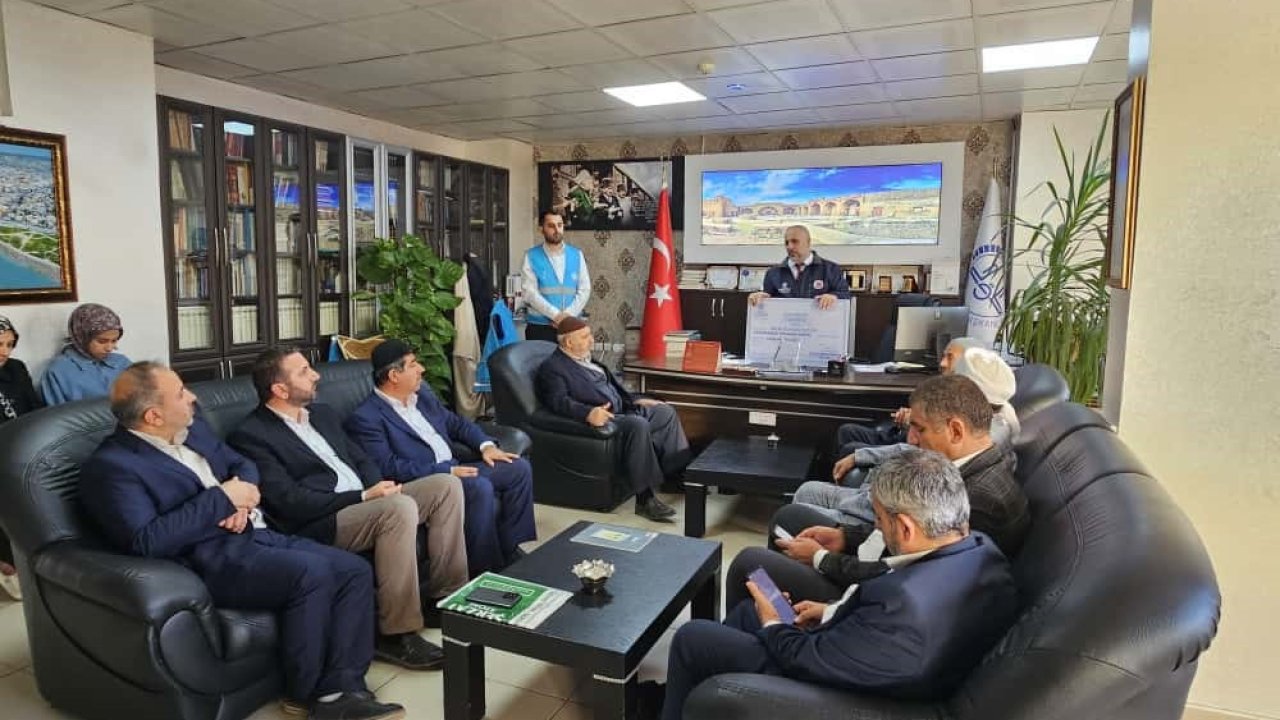 Cizre’de Gazze için düzenlenen hayır çarşısının geliri TDV hesabına aktarıldı