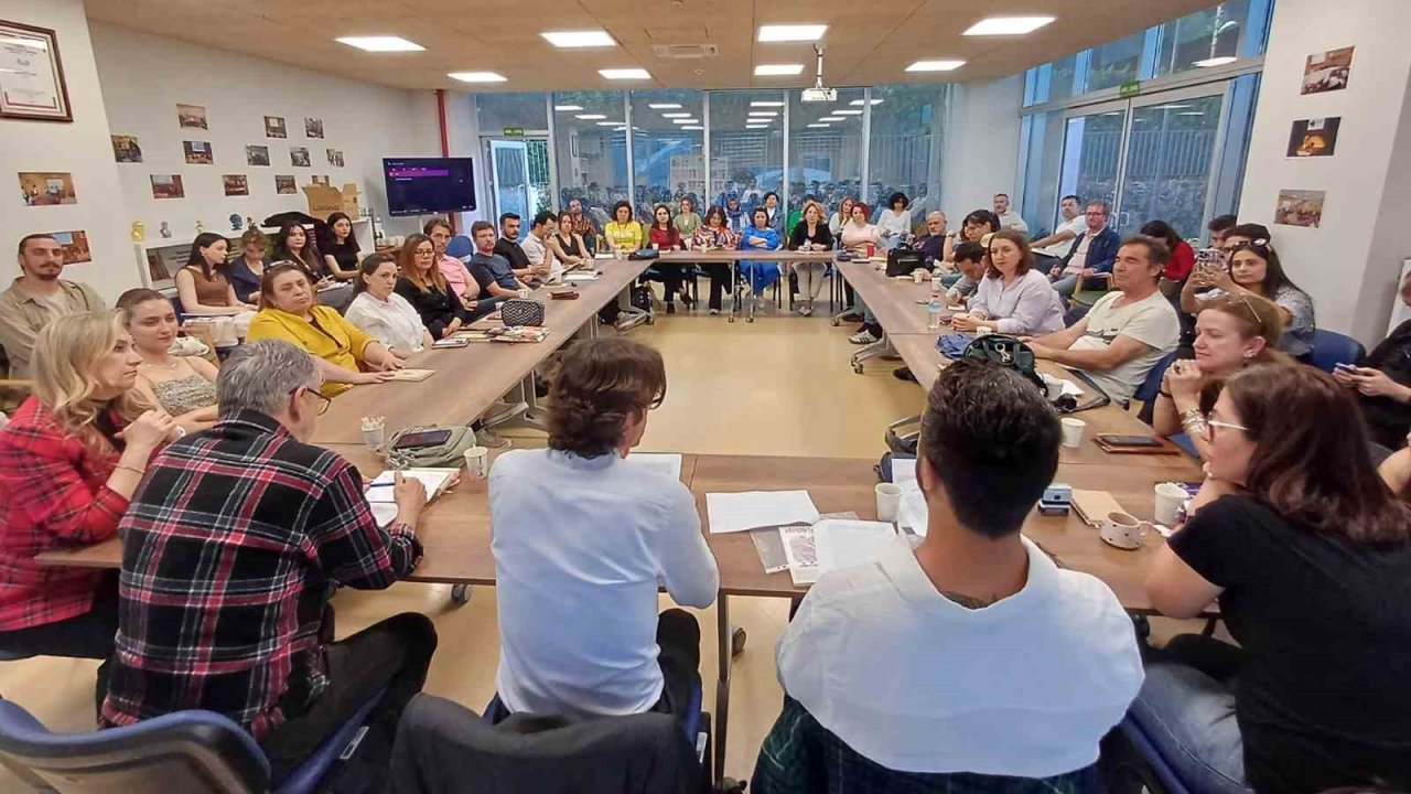 Büyükşehir Kitap Kulübü okuma eylemini toplumsal bir deneyime dönüştürüyor