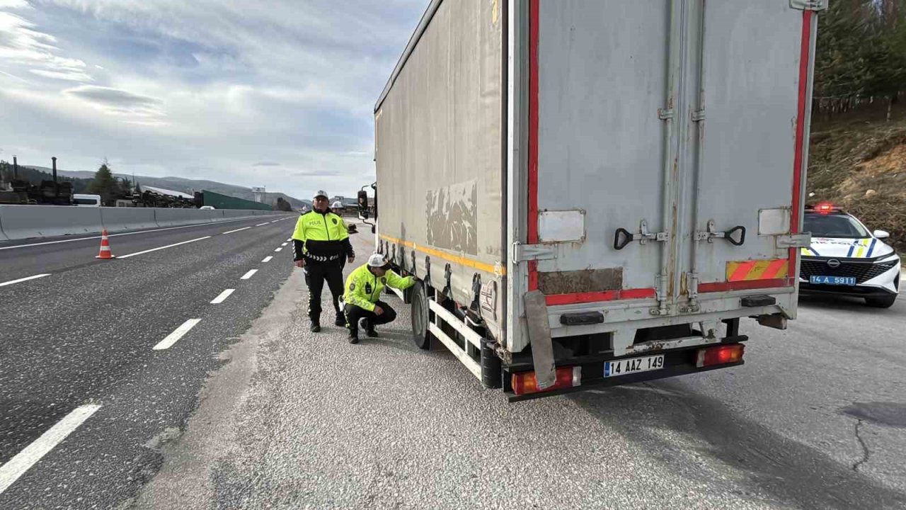 Kış lastiği olmayana Bolu Dağı’ndan geçit yok