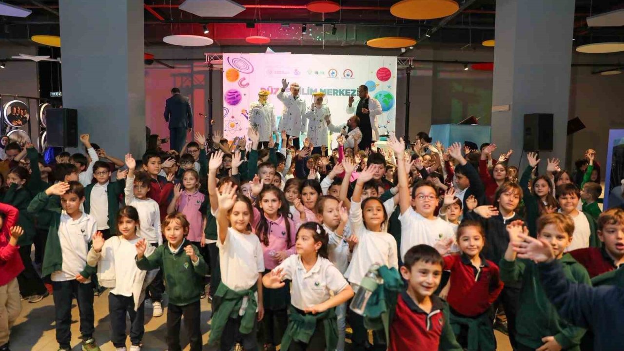 Düzce’de bilim şenliğini öğrenciler çok sevdi