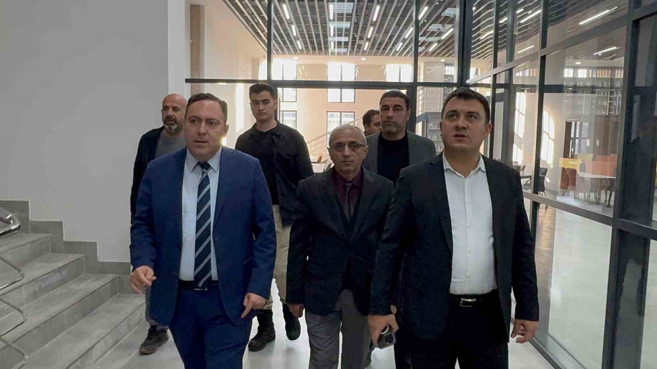 Patnos’ta modern halk kütüphanesi açılışa hazırlanıyor