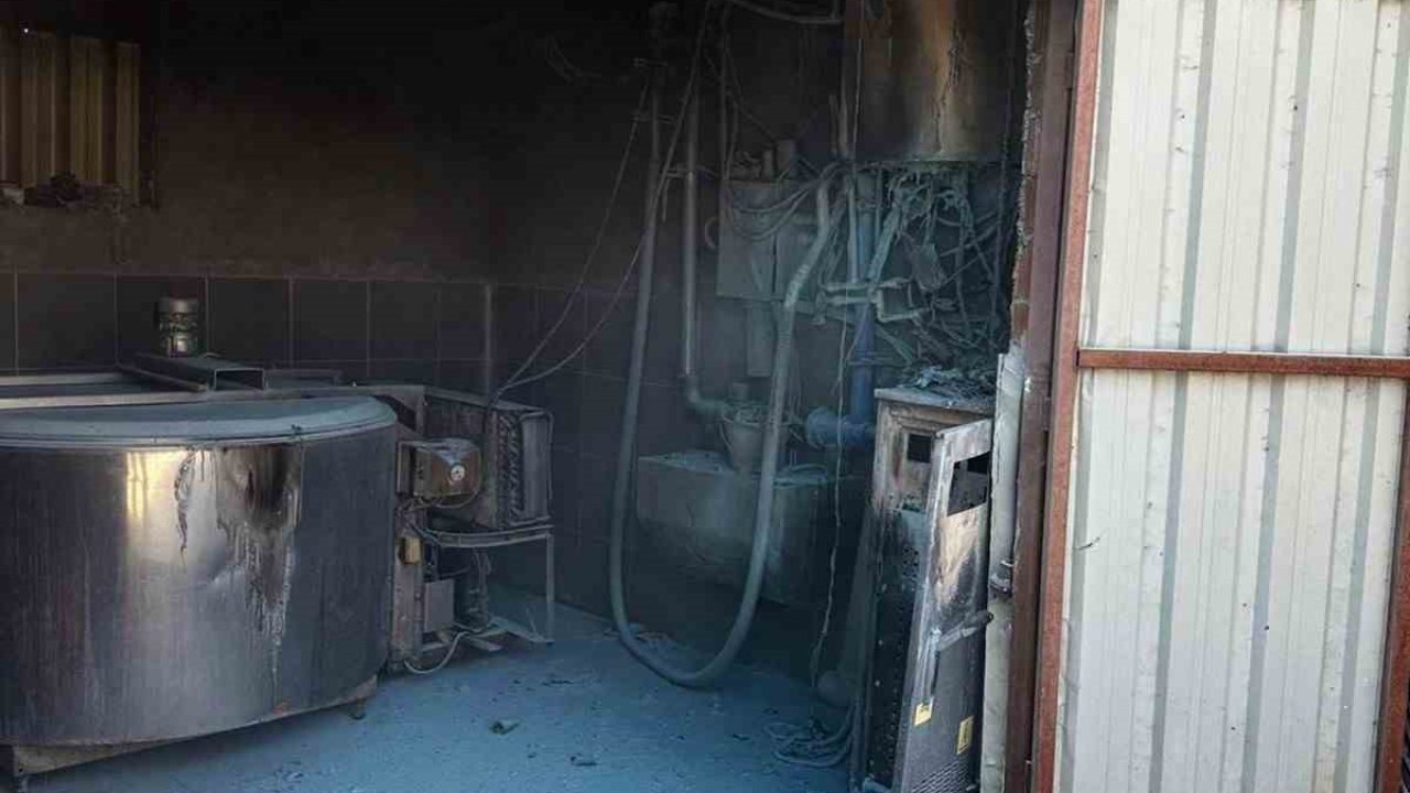 Sakarya’da ahırda yangın: 400 bin liralık zarar meydana geldi