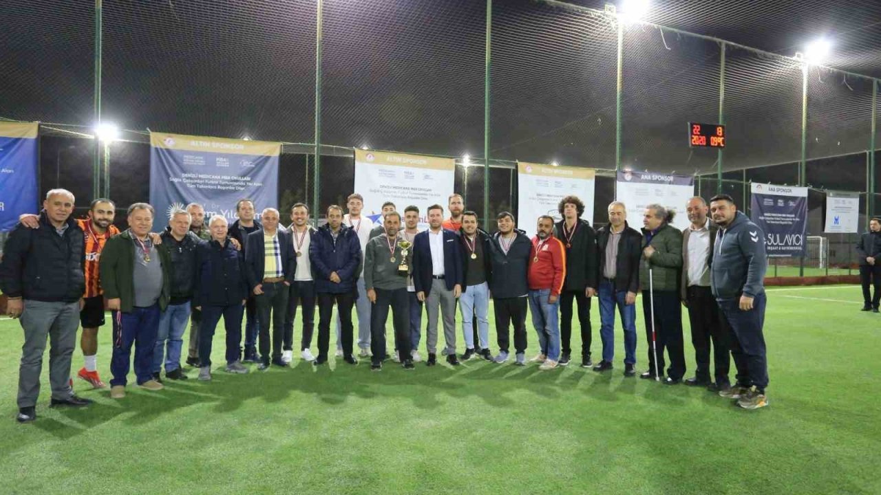 Nikferliler halı saha turnuvasında ter döktü