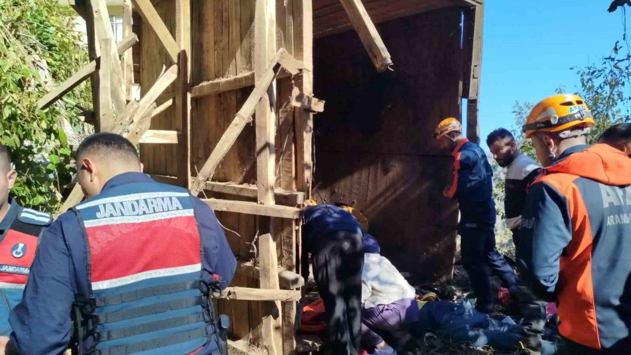 Rize’de ahşap yapı çöktü: 1 ölü, 2 yaralı