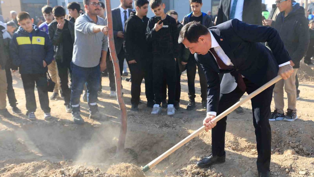 Karatay’da 10 bin 400 metrekarelik alanda fidan dikildi