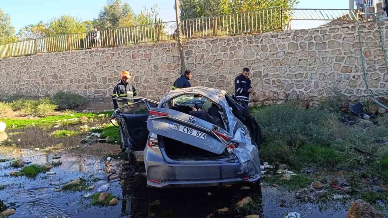 Mardin’de devrilen otomobildeki 3 kişi yaralandı