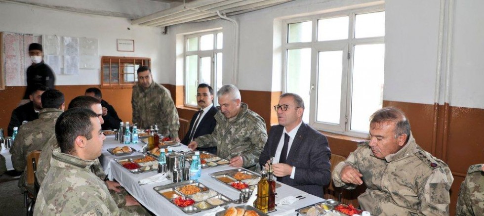 Vali Ziya Polat, Mehmetçiklerle bir araya geldi