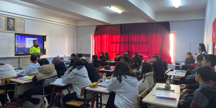 Kars'ta Polis “Temel Trafik Eğitimi'' veriyor