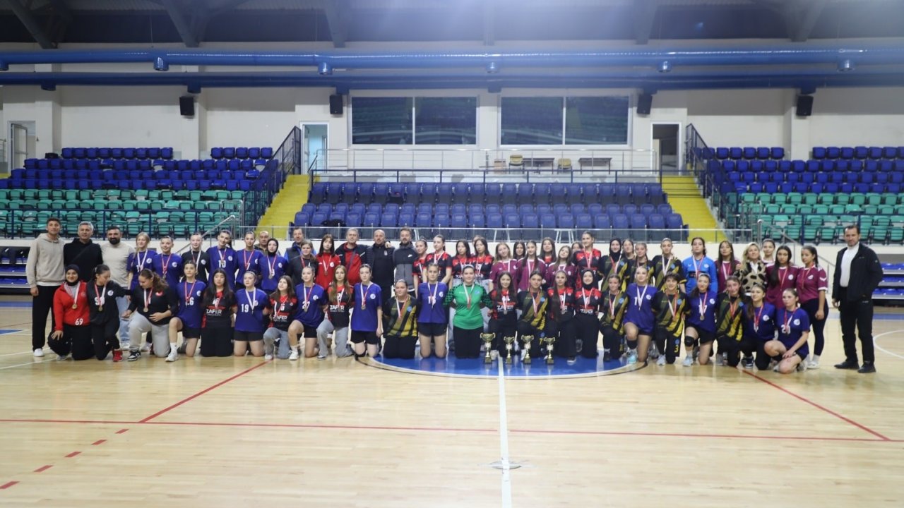 Kütahya’da ’Okullar Arası Genç Kızlar Hentbol’ müsabakaları sona erdi