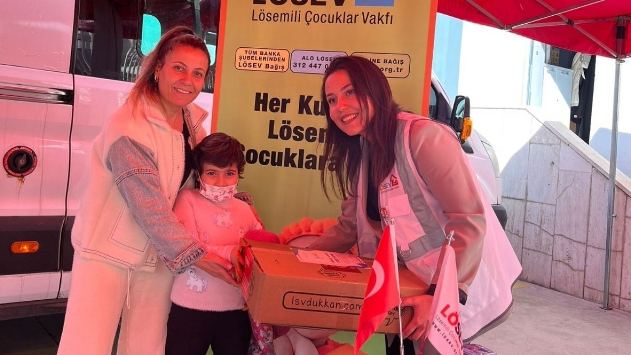 Denizli’de mutlu et paketleri kanserle mücadele eden ailelere ulaştı