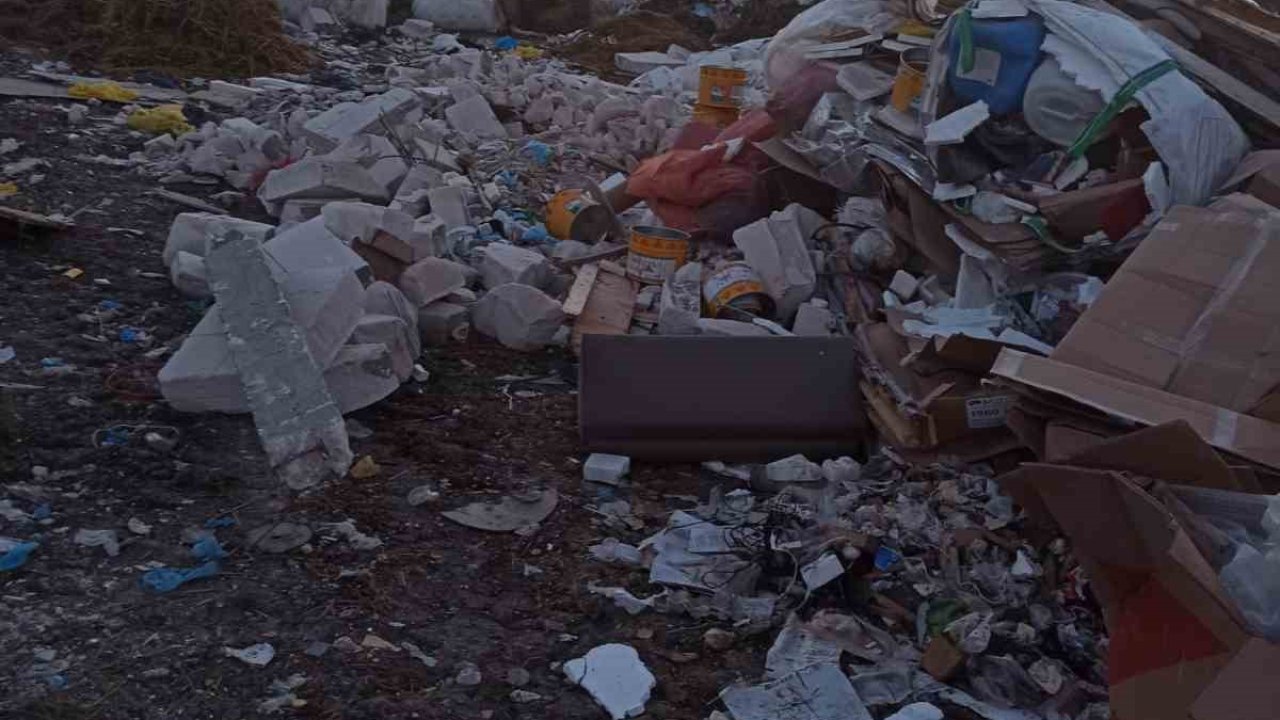 Karamusul Göleti’ne atık döküldü