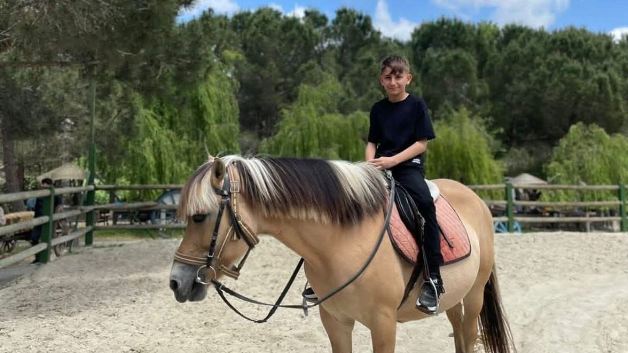 Evinde ölü bulunan 13 yaşındaki çocuğun cenazesi Adli Tıp Kurumu’ndan alındı