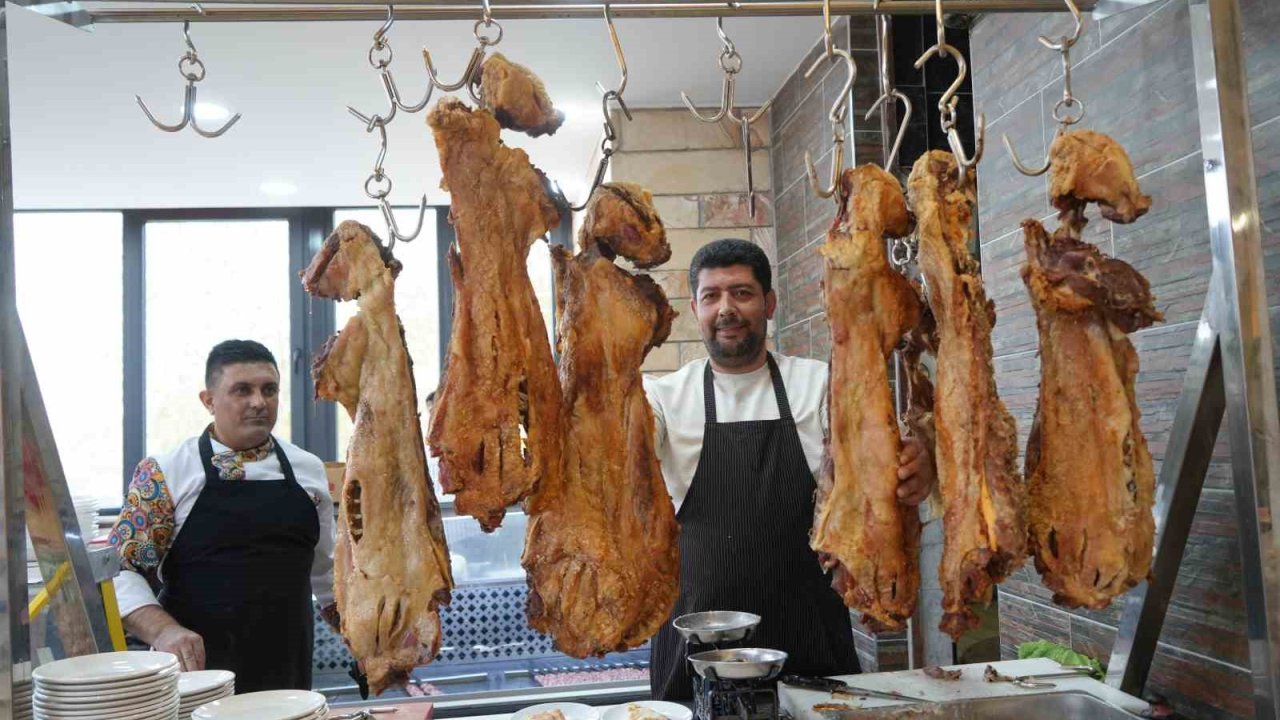 Muş’ta 15 yıllık ustalıkla büryan geleneği yaşatılıyor