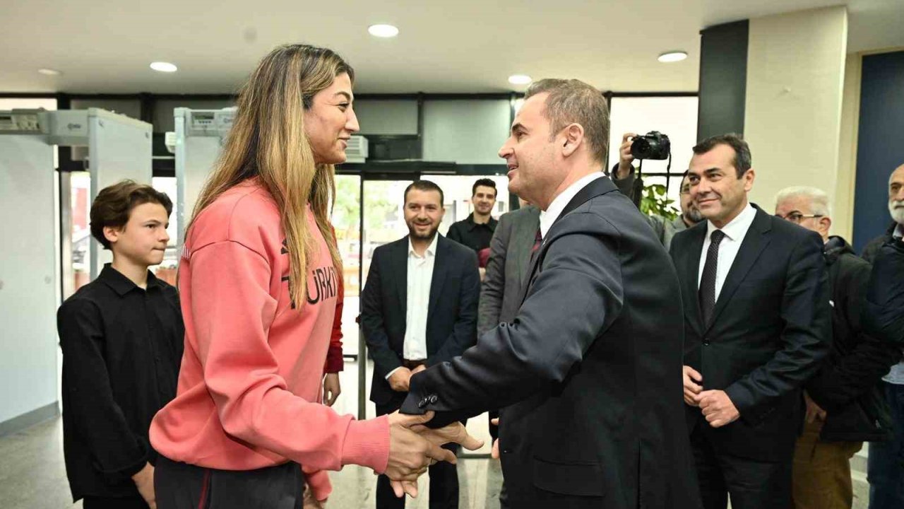 Başkan Akın, milli sporcuları ağırladı