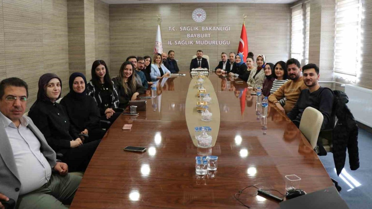 Bayburt’ta üstün başarı gösteren diş hekimlerine teşekkür belgesi verildi