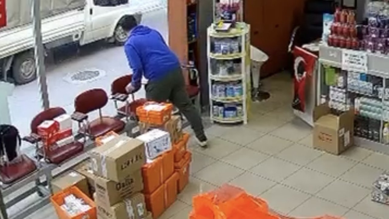 Hava almak için dışarı çıkan eczacının üzerine atladı: "Çıplak sandım"