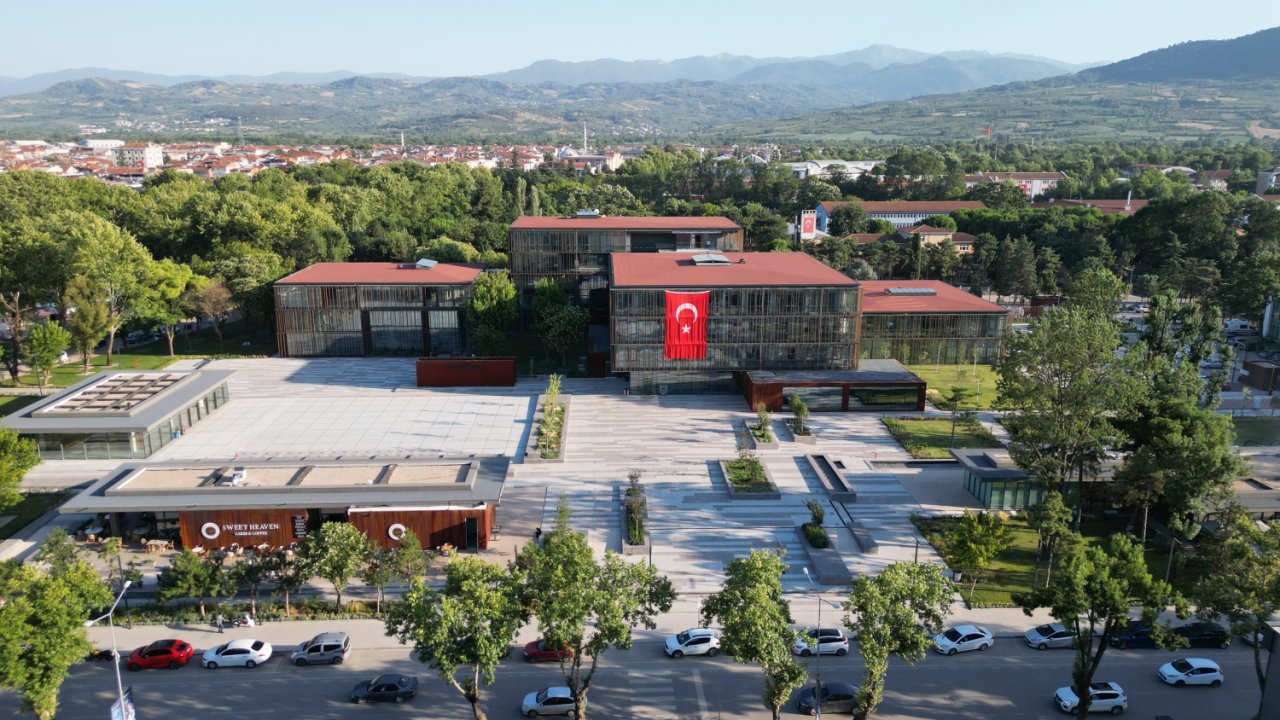 İnegöl’de 1000 üniversite öğrencisine maddi destek