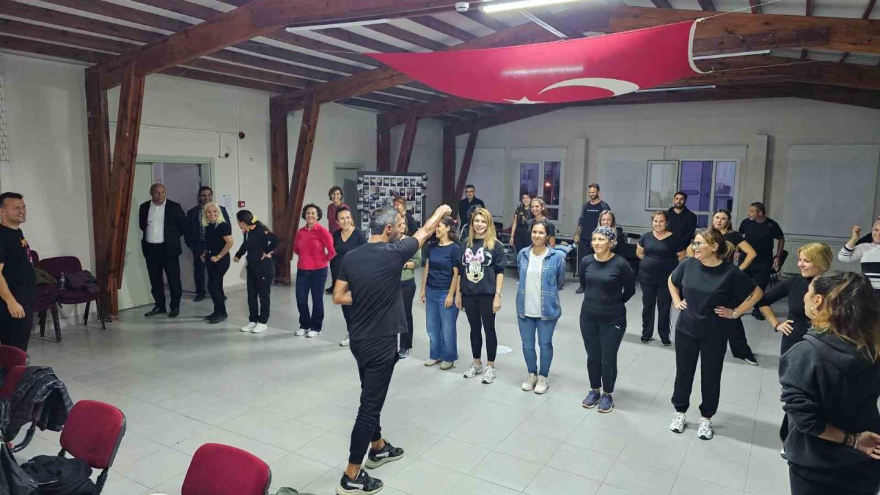 Ayvalık’ta öğretmenlerden halk dansları yolculuğu
