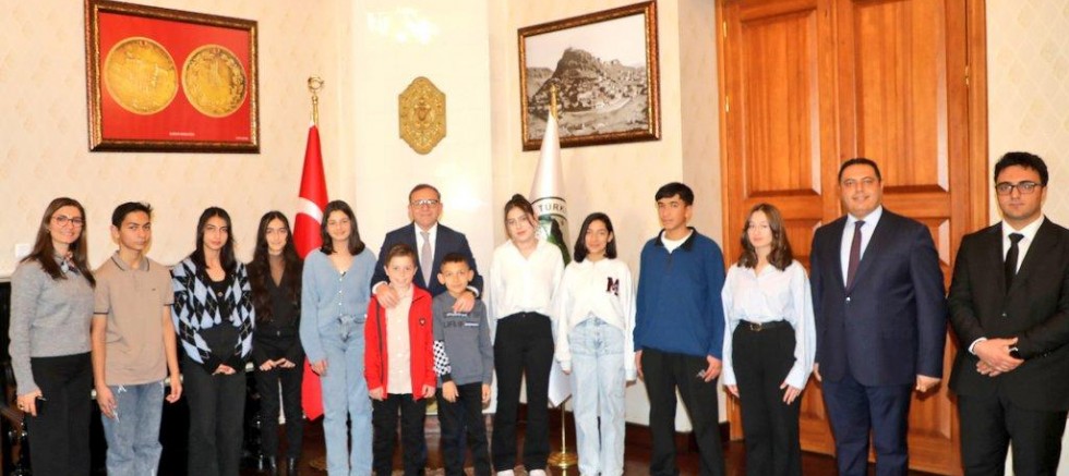 Vali Polat, Çocukları Makamında Ağırladı