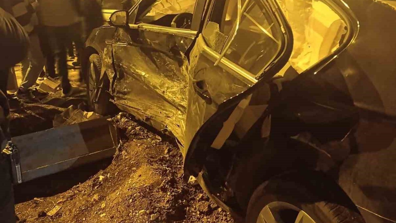 Mazıdağı’nda iki otomobil çarpıştı: 3 yaralı