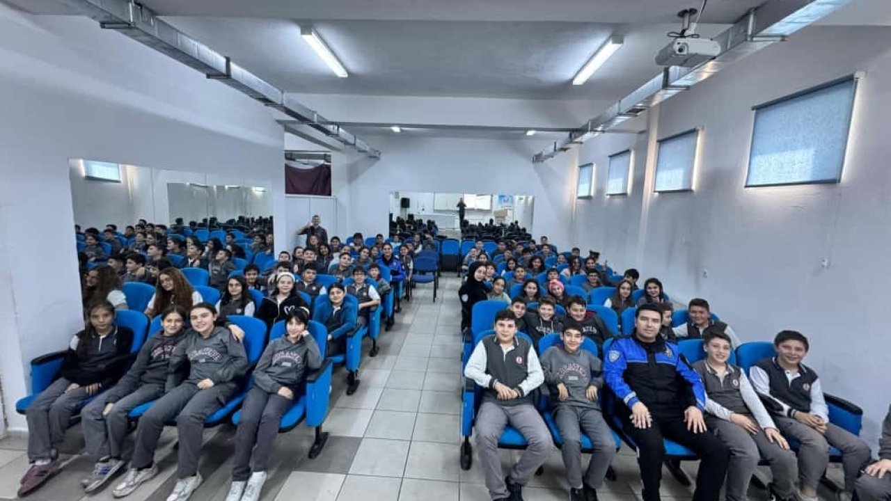 Ortaokul öğrencilerine polislerden eğitim