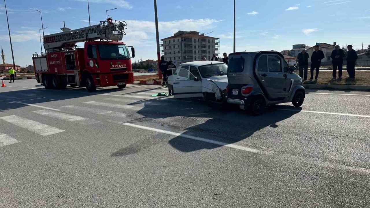 Çorum’da otomobil ile elektrikli araç çarpıştı: 3 yaralı