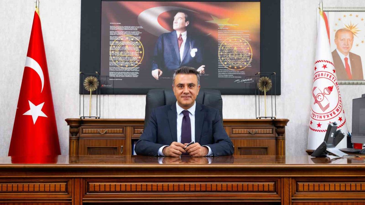 Denizli Milli Eğitim Müdürü Çalışkan; "Öğretmenliğe meslek desek de aslında bir ömürdür"