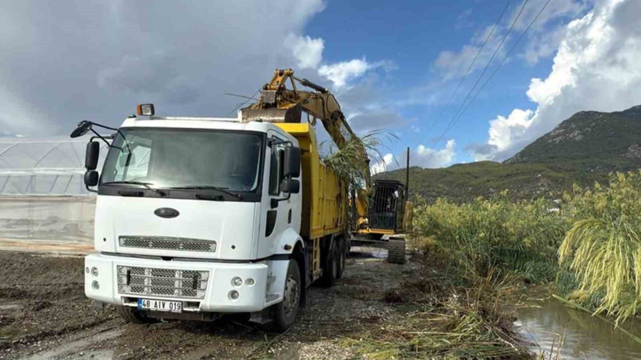MUSKİ, Fethiye e Seydikemer’de 77 km dere temizliği yaptı