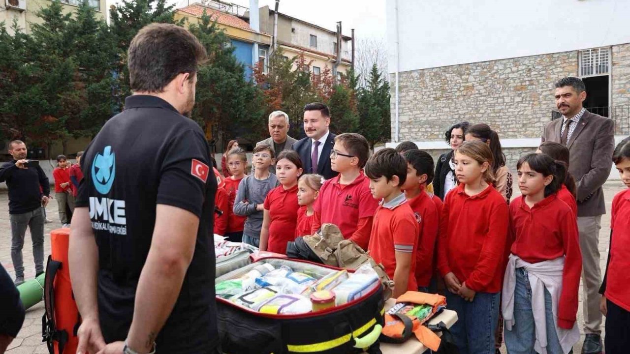 Gökçeada’da çocuklar sağlık ve afet konularında bilgilendirildi