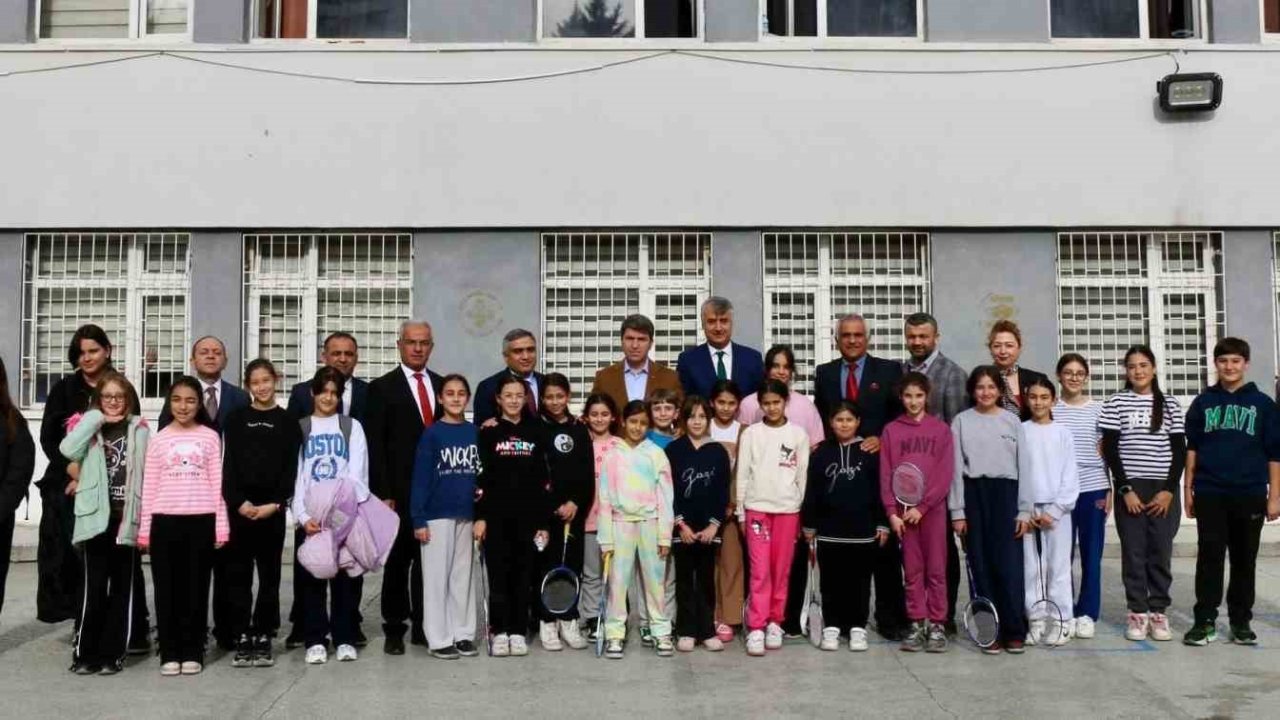 Vali Bakan: "Öğretmenlik, bedeli hiçbir maddi karşılıkla ölçülemeyecek kadar değerlidir"