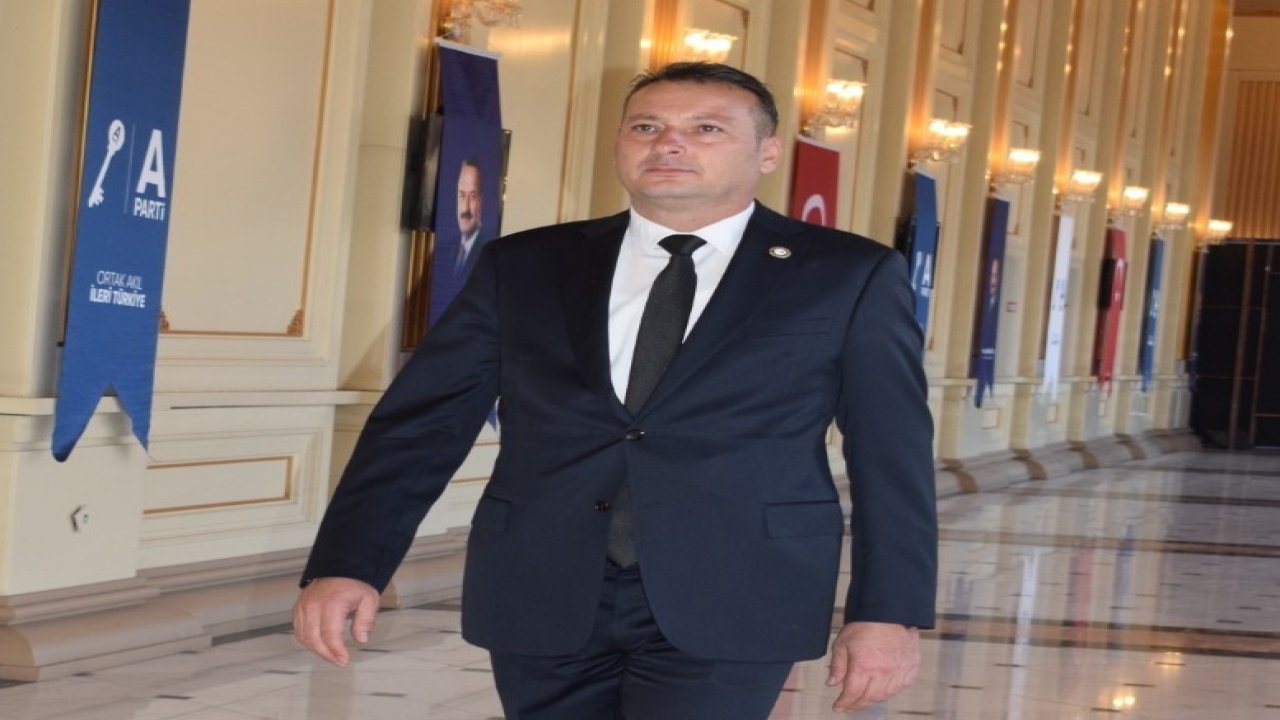 Başkan Saruhan; "Başımızın tacı öğretmenlerimizin günü kutlu olsun"