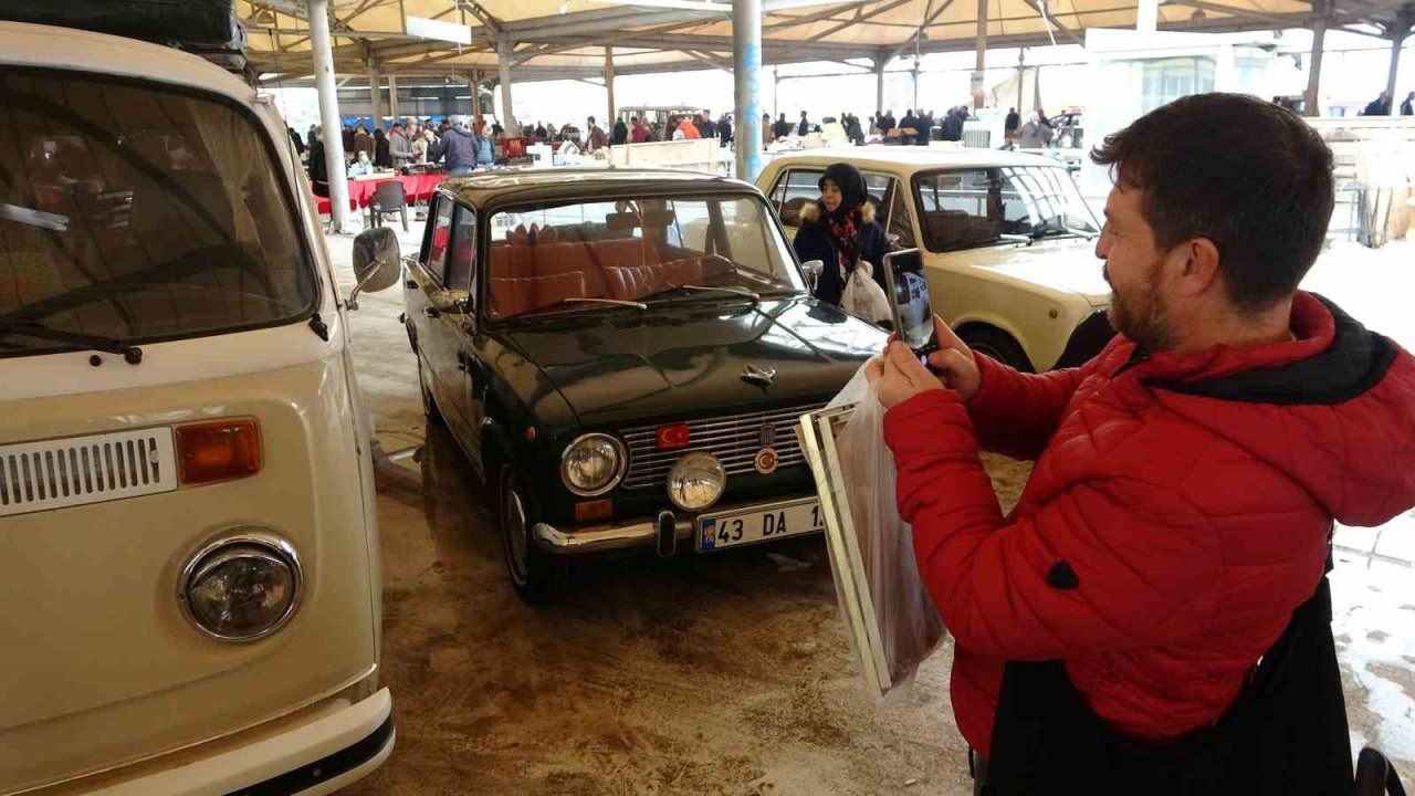 Kütahya ’Antika Pazarı’nda Klasik Araba Sergisi’ne yoğun ilgi