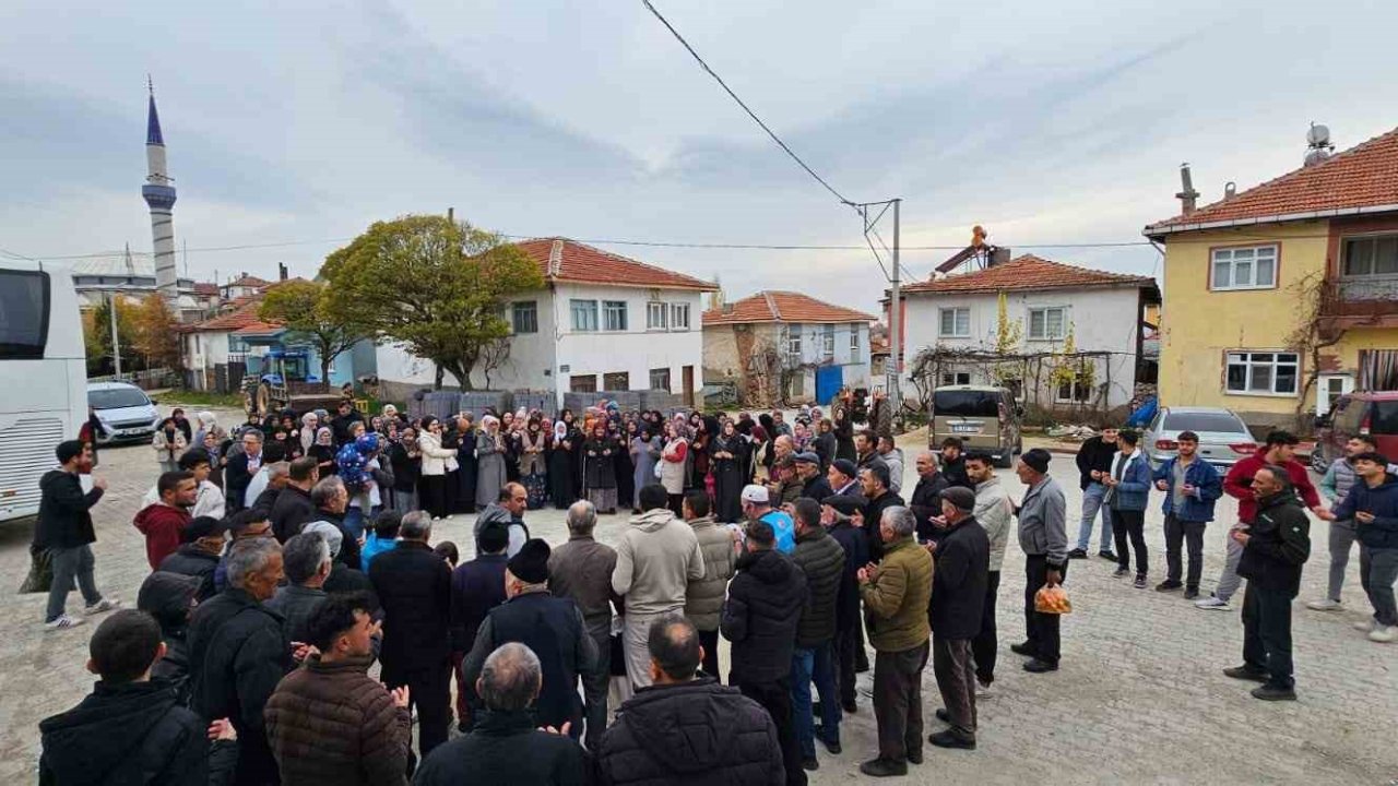 Hisarcık’ta 36 kişilik umre kafilesi kutsal topraklara uğurlandı