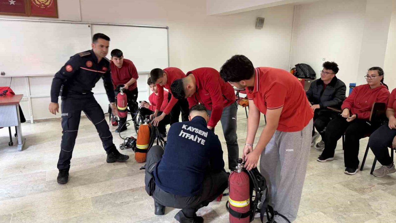 Büyükşehir itfaiyesinden stajyer lise öğrencilerine eğitim desteği