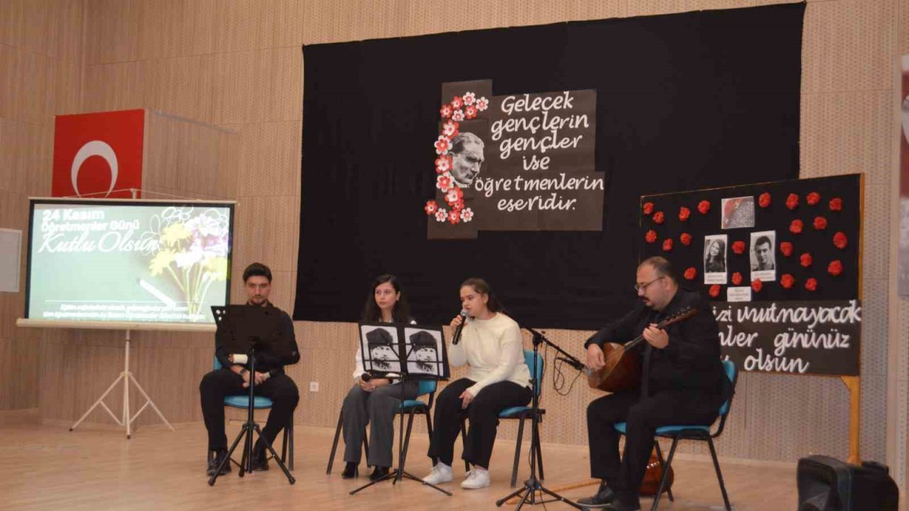 Selendi’de 24 Kasım Öğretmenler Günü kutlandı