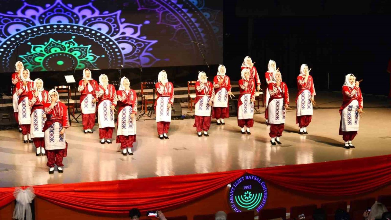 Bolu’da öğretmenlerden unutulmaz kültür ve sanat gecesi