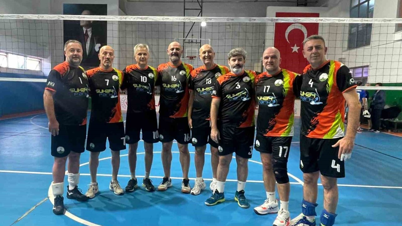 Osmangazi’nin veteran voleybolcuları zirveye çıktı