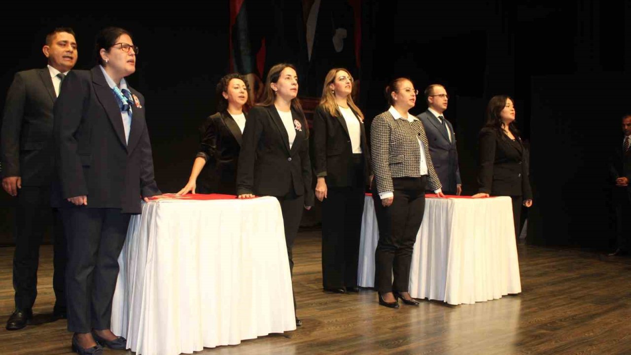 Aydın’da göreve yeni başlayan 8 öğretmen yemin etti