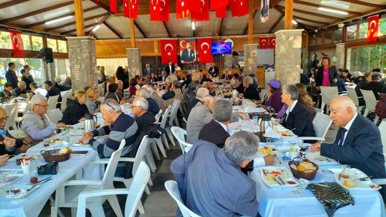Dalaman’da emekli öğretmenler kahvaltıda buluştu